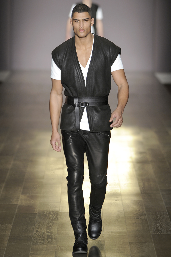 Trussardi 2011ﶬbDƬ