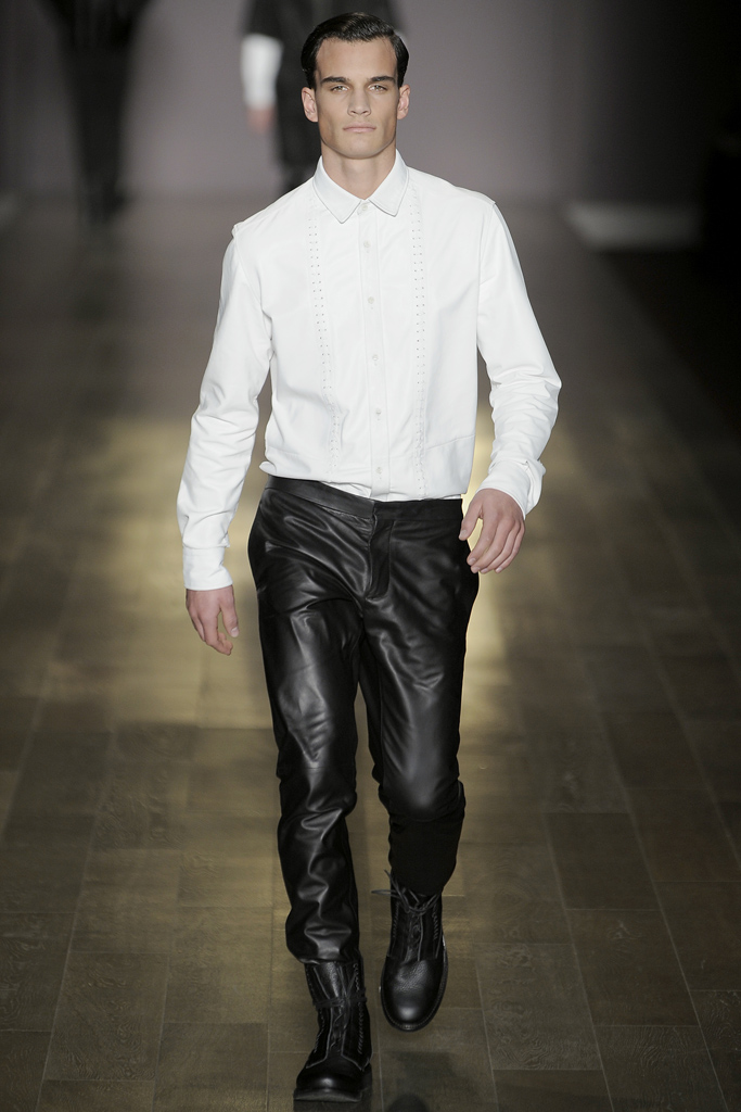 Trussardi 2011ﶬbDƬ
