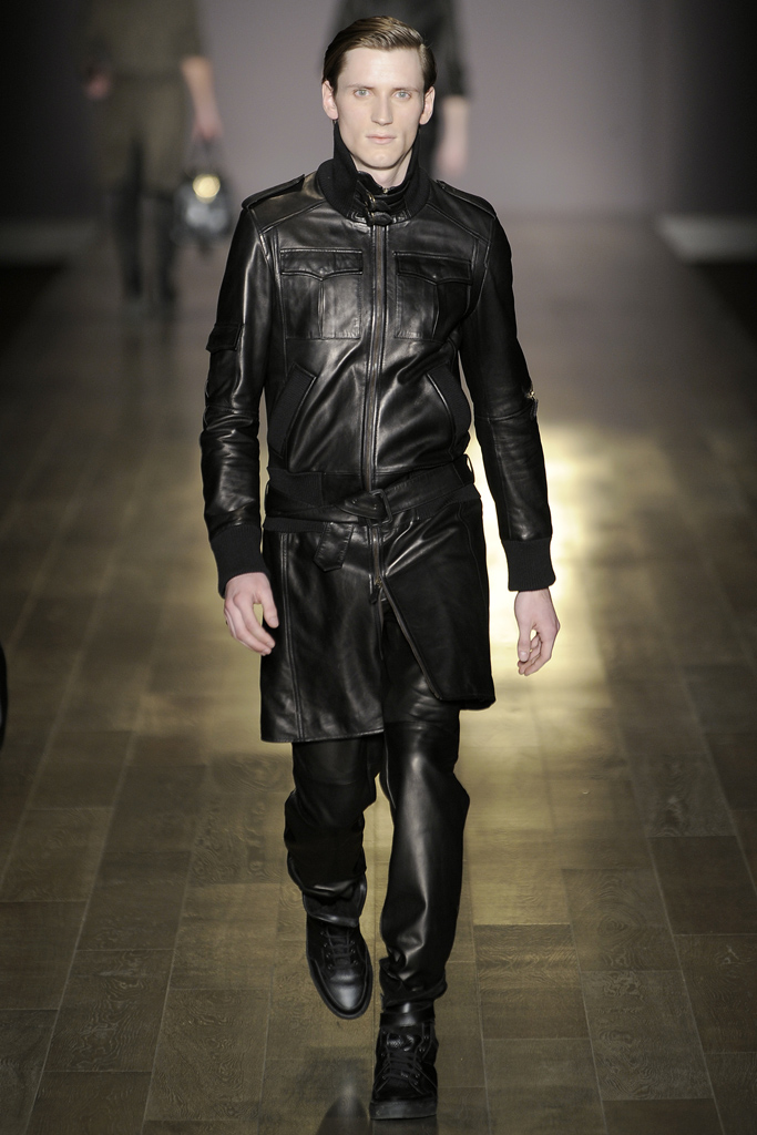 Trussardi 2011ﶬbDƬ