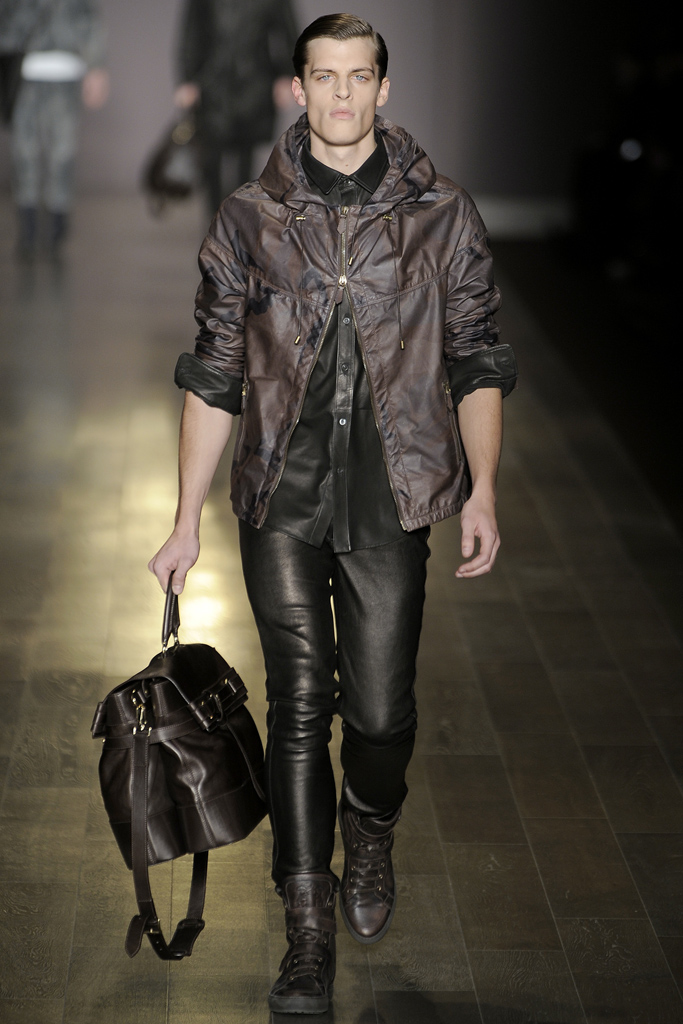 Trussardi 2011ﶬbDƬ
