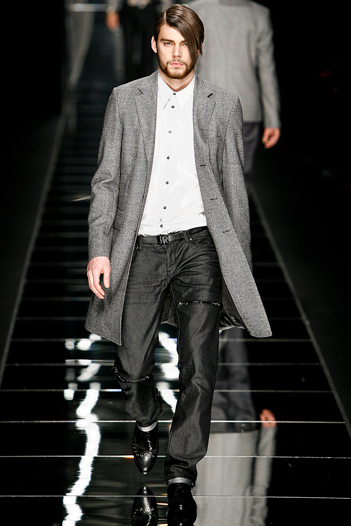 John Richmond 2011 ﶬbDƬ