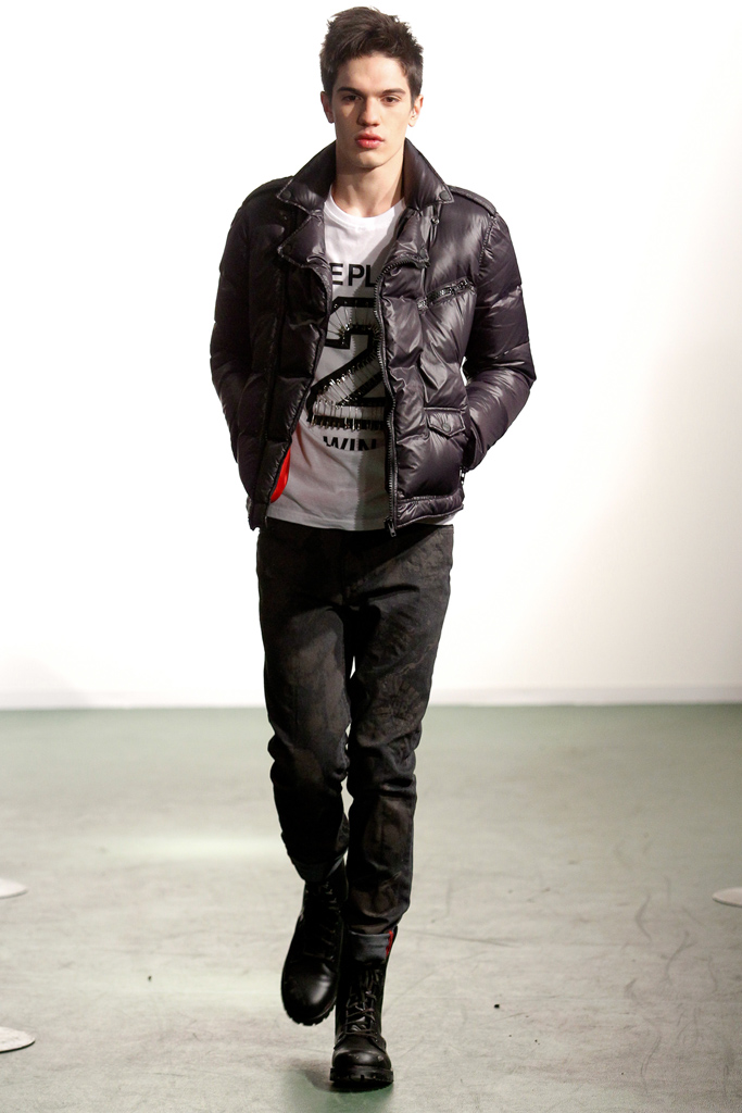 Moschino 2011 秋冬男裝高清圖片