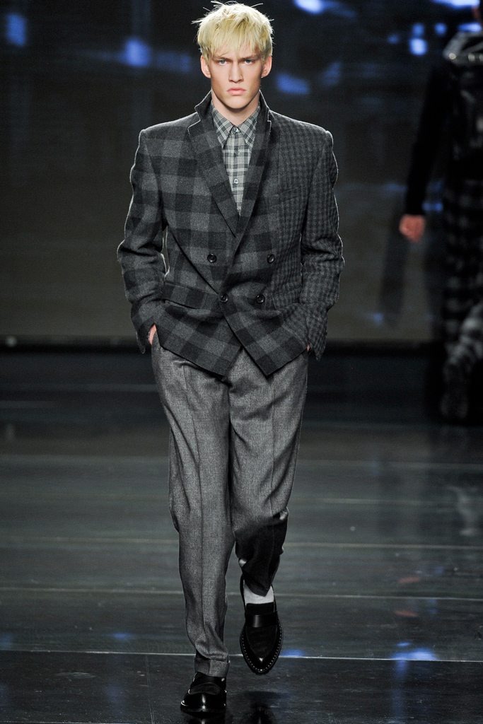 Z Zegna 2011 ﶬbDƬ