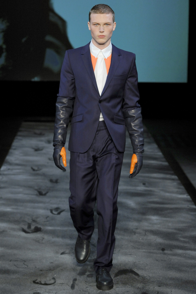 Mugler 2011 ﶬbDƬ