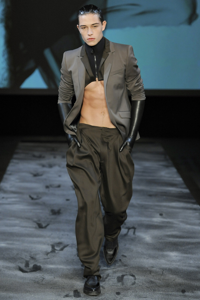 Mugler 2011 ﶬbDƬ
