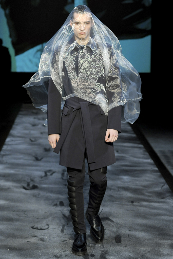 Mugler 2011 ﶬbDƬ