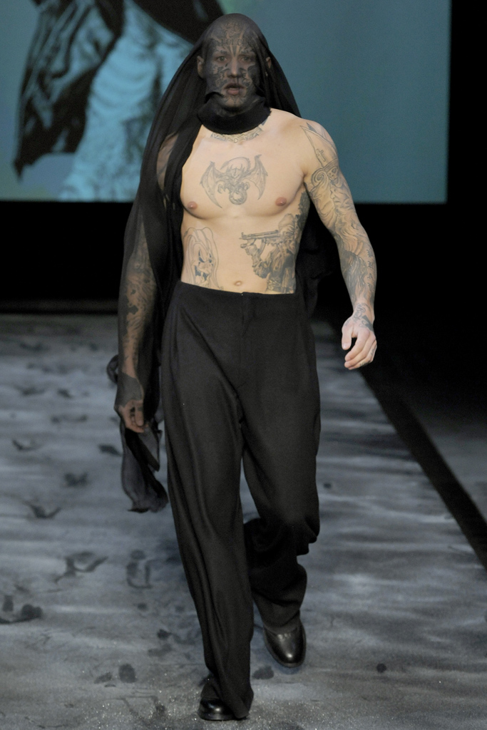 Mugler 2011 ﶬbDƬ