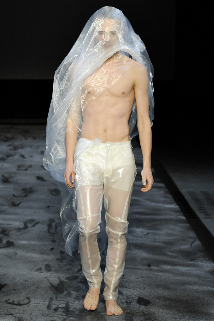Mugler 2011 ﶬbDƬ