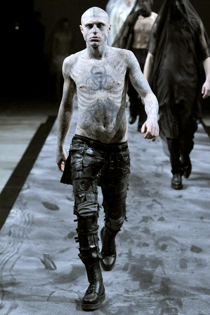 Mugler 2011 ﶬbDƬ