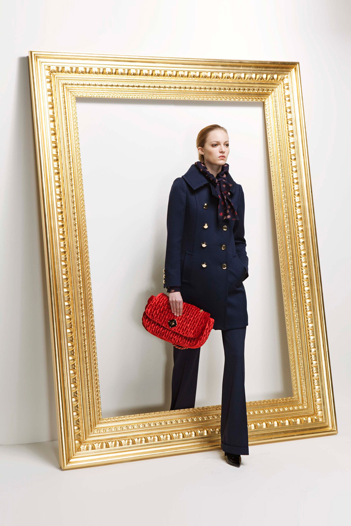 Moschino 2011 ϵиDƬ