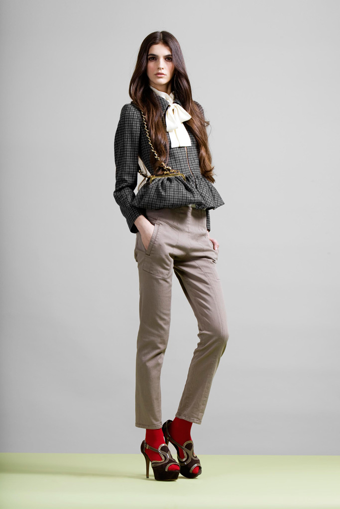 Moschino Cheap & Chic 2011 ϵиDƬ