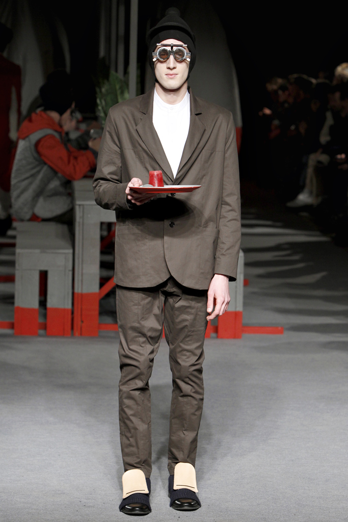 Henrik Vibskov 2011 ﶬbDƬ