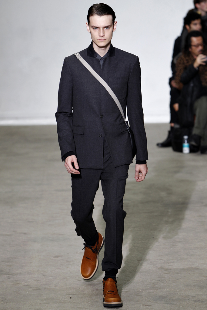 Kris Van Assche 2011 ﶬbDƬ