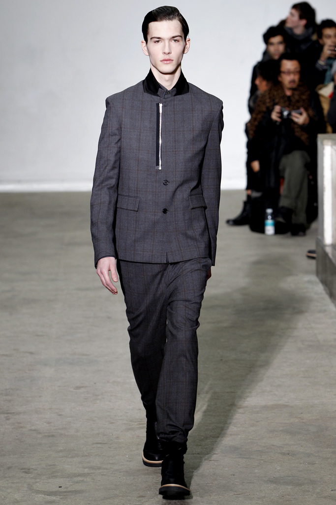 Kris Van Assche 2011 ﶬbDƬ