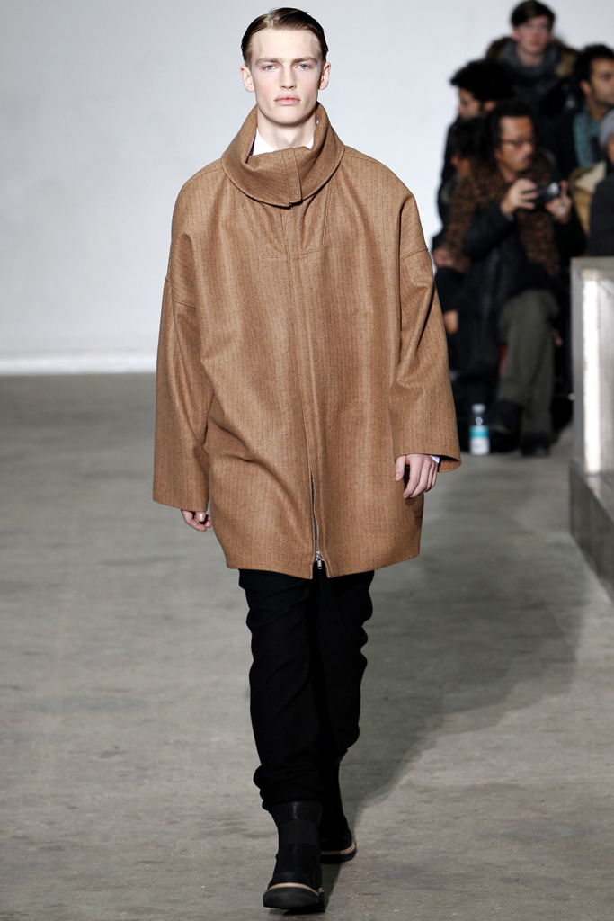 Kris Van Assche 2011 ﶬbDƬ