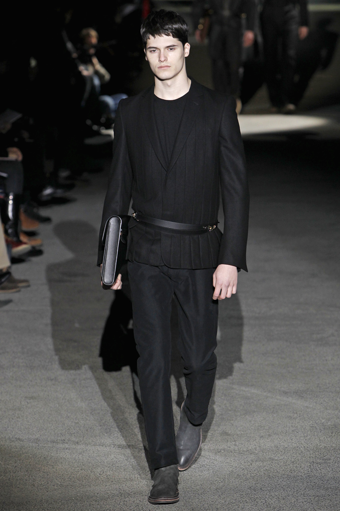 Louis Vuitton 2011 ﶬbDƬ