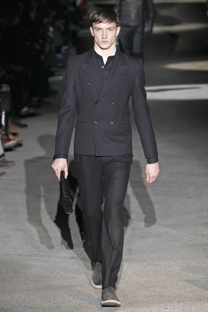 Louis Vuitton 2011 ﶬbDƬ