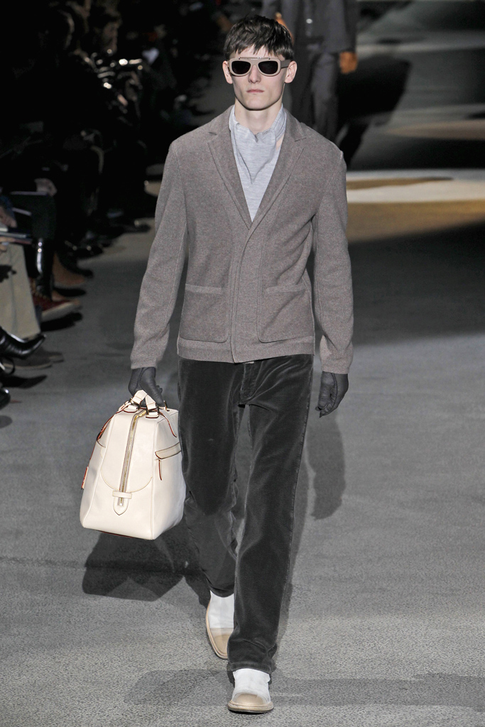 Louis Vuitton 2011 ﶬbDƬ