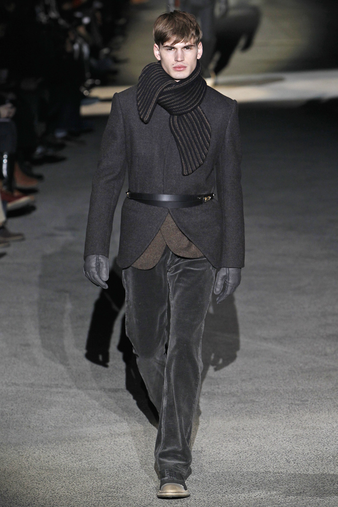 Louis Vuitton 2011 ﶬbDƬ