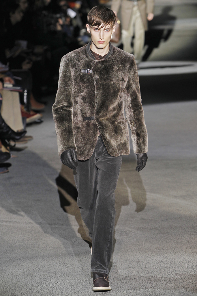 Louis Vuitton 2011 ﶬbDƬ