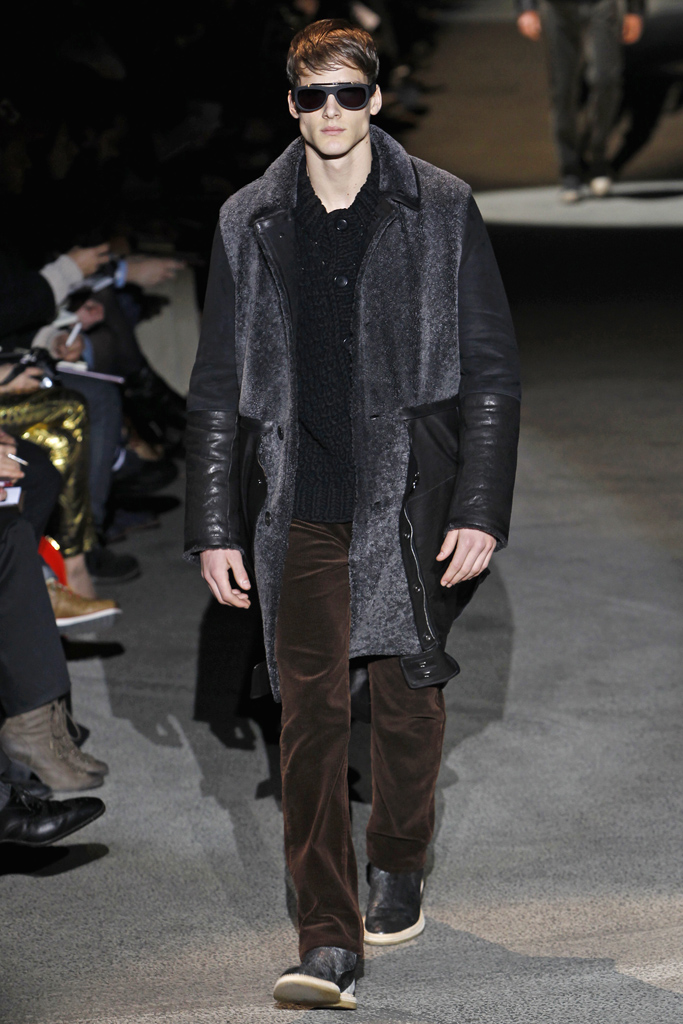 Louis Vuitton 2011 ﶬbDƬ