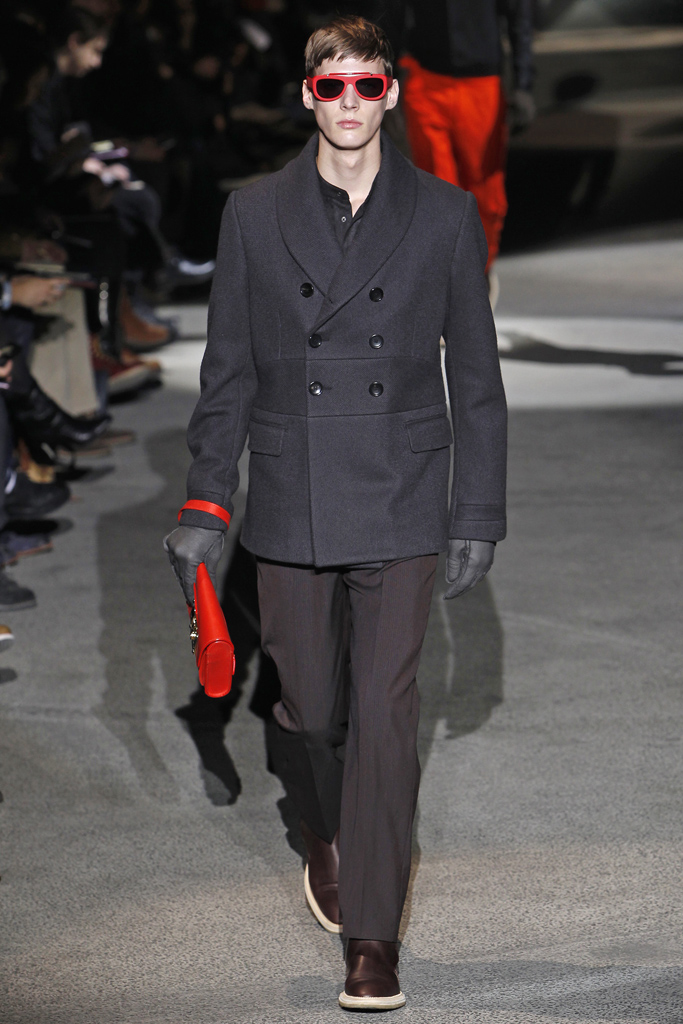 Louis Vuitton 2011 ﶬbDƬ