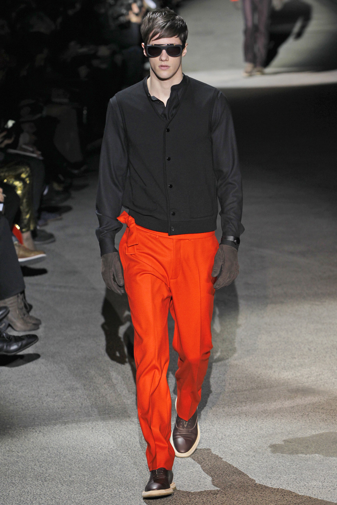 Louis Vuitton 2011 ﶬbDƬ