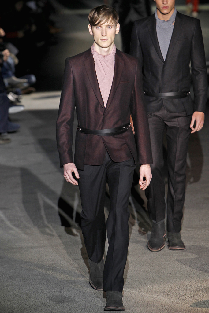 Louis Vuitton 2011 ﶬbDƬ