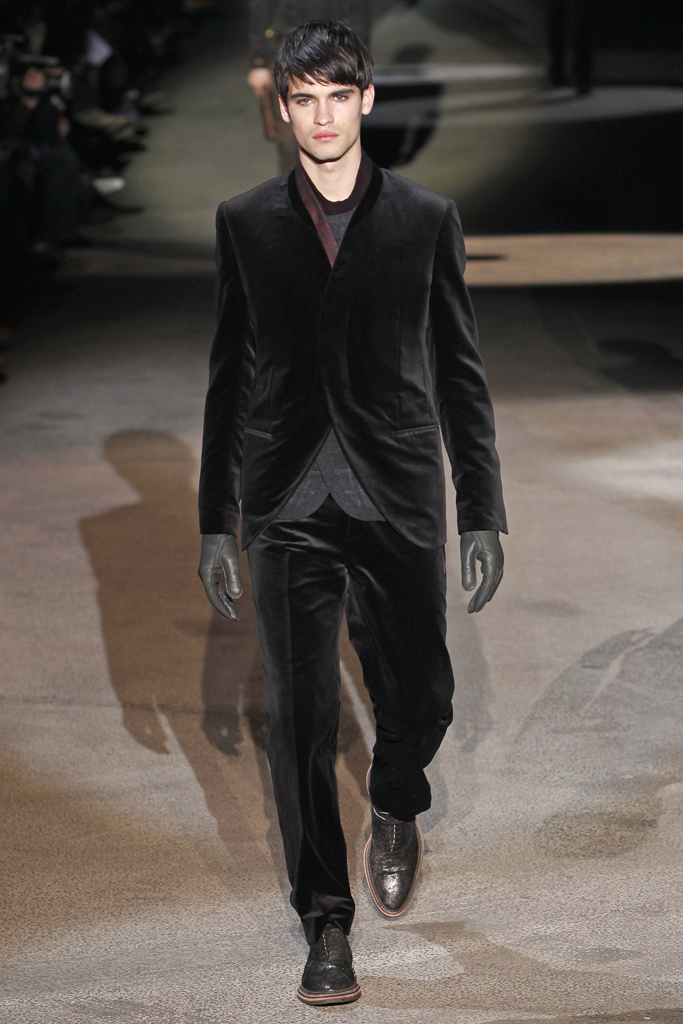 Louis Vuitton 2011 ﶬbDƬ