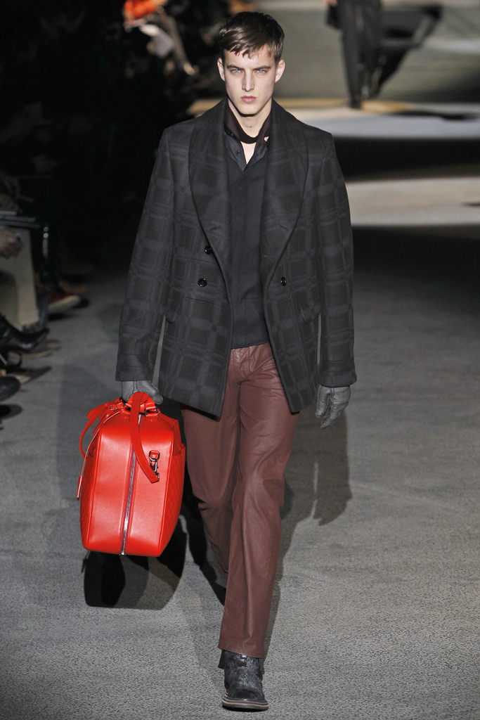 Louis Vuitton 2011 ﶬbDƬ
