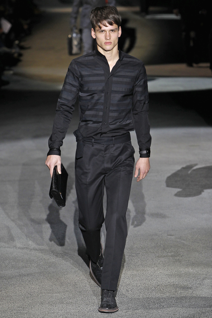 Louis Vuitton 2011 ﶬbDƬ
