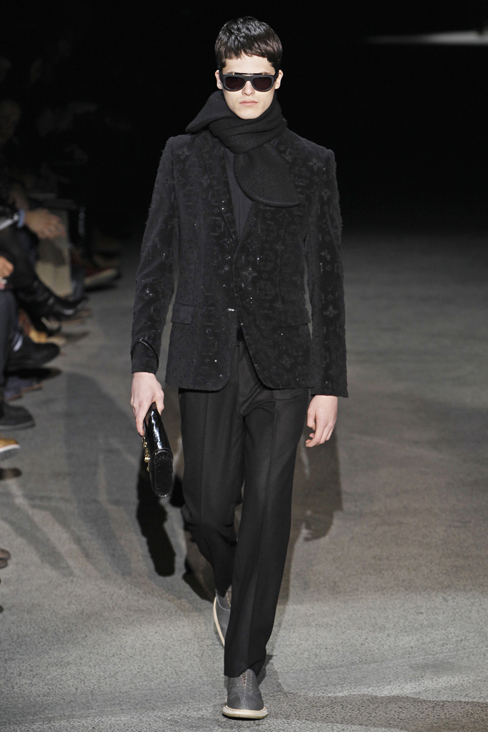 Louis Vuitton 2011 ﶬbDƬ