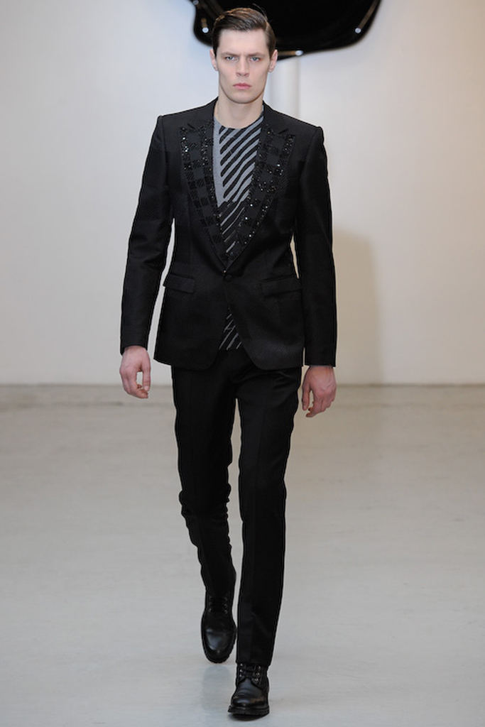 Viktor & Rolf 2011 ﶬbDƬ