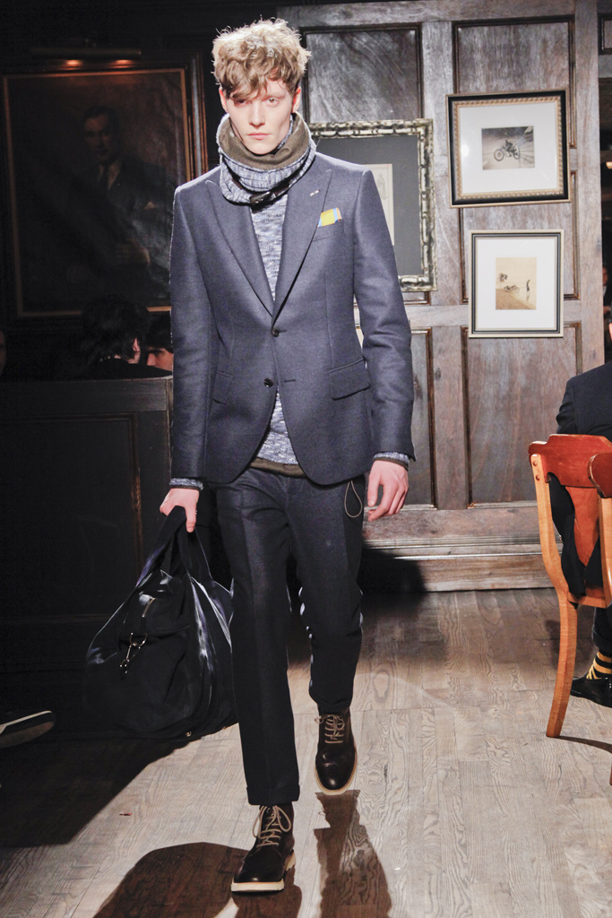 Tommy Hilfiger 2011 ﶬbDƬ