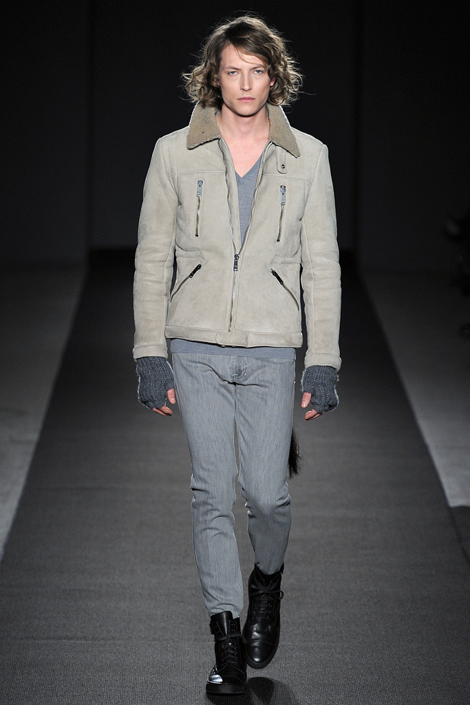 Simon Spurr 2011 ﶬbDƬ