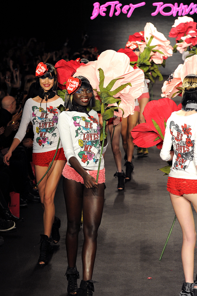 Betsey Johnson 2011 ﶬ¸DƬ