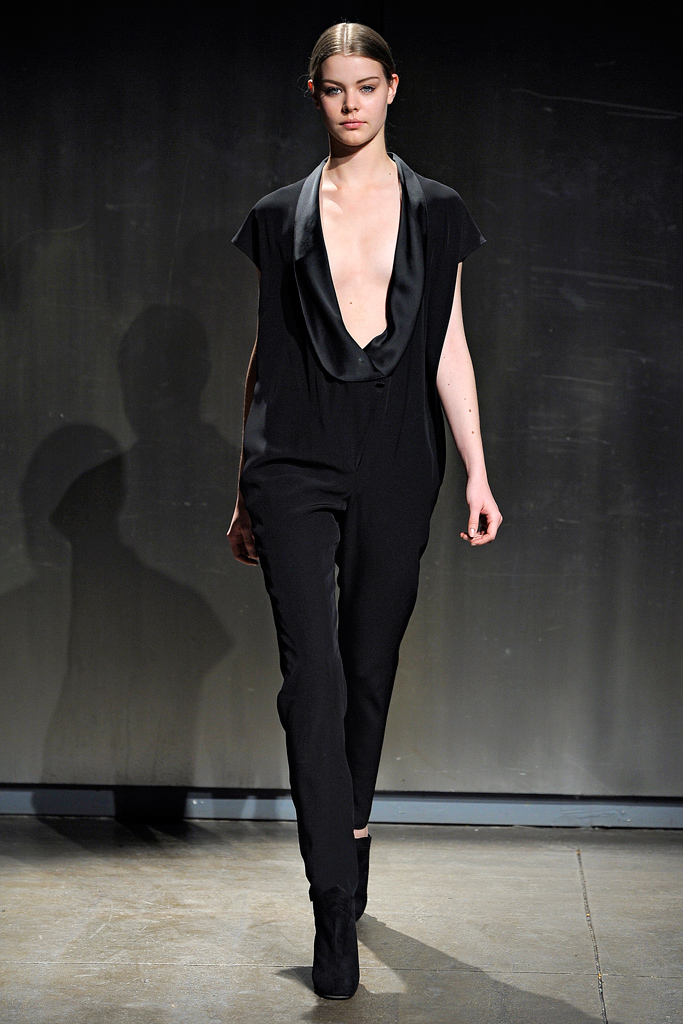 Halston  2011 ﶬ¸DƬ