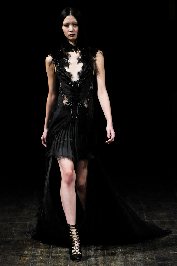 Julien Macdonald 2011ﶬ¸DƬ