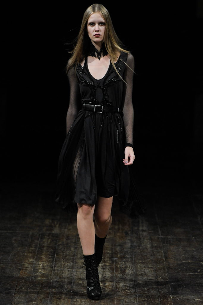 Julien Macdonald 2011ﶬ¸DƬ