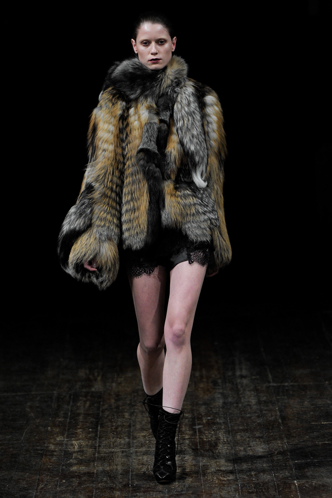 Julien Macdonald 2011ﶬ¸DƬ