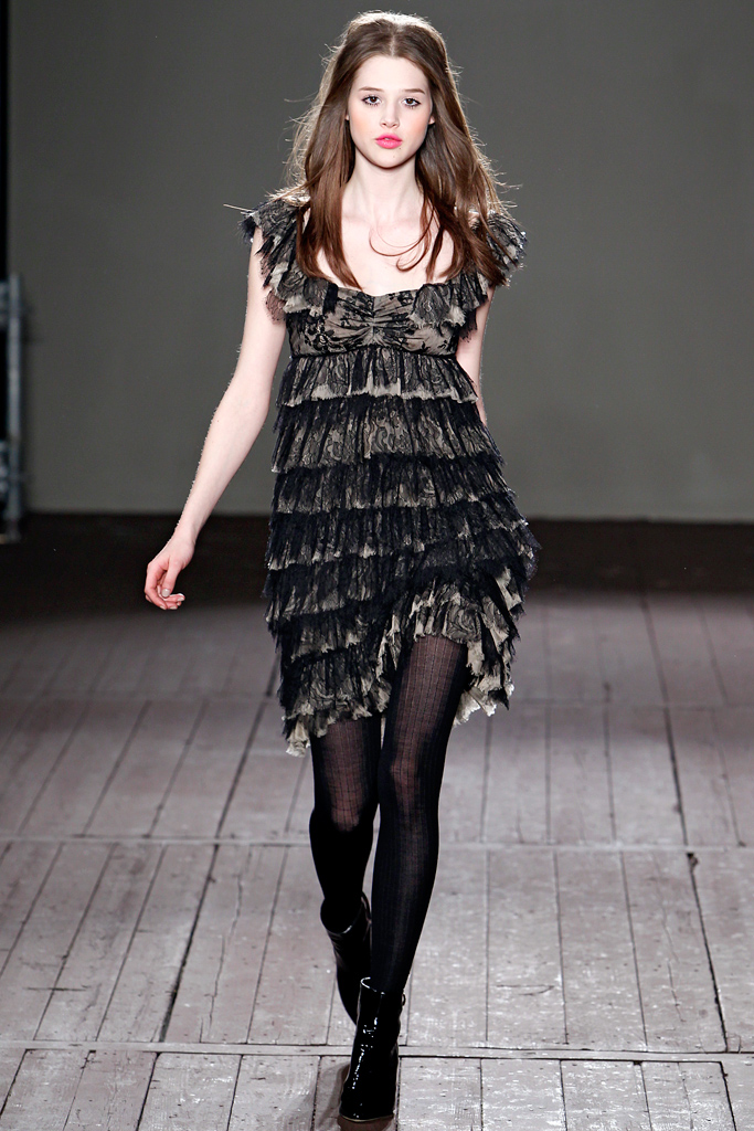 Moschino Cheap And Chic 2011ﶬ¸DƬ