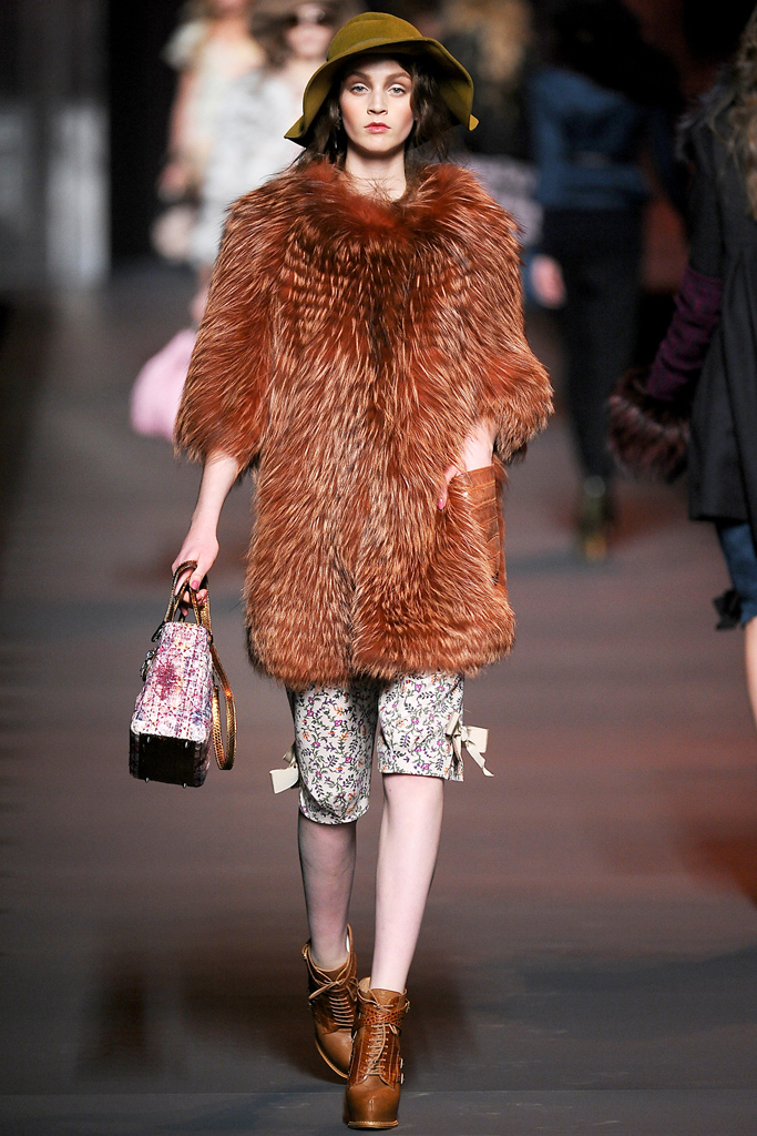 Christian Dior 2011ﶬ DƬ