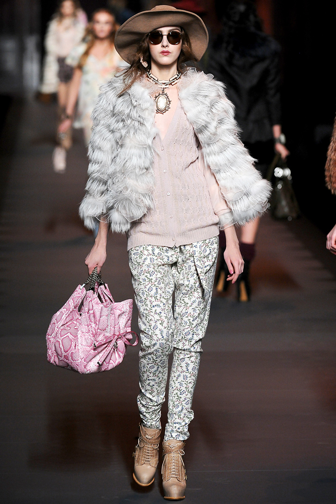 Christian Dior 2011ﶬ DƬ