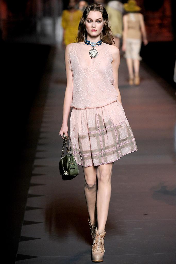 Christian Dior 2011ﶬ DƬ
