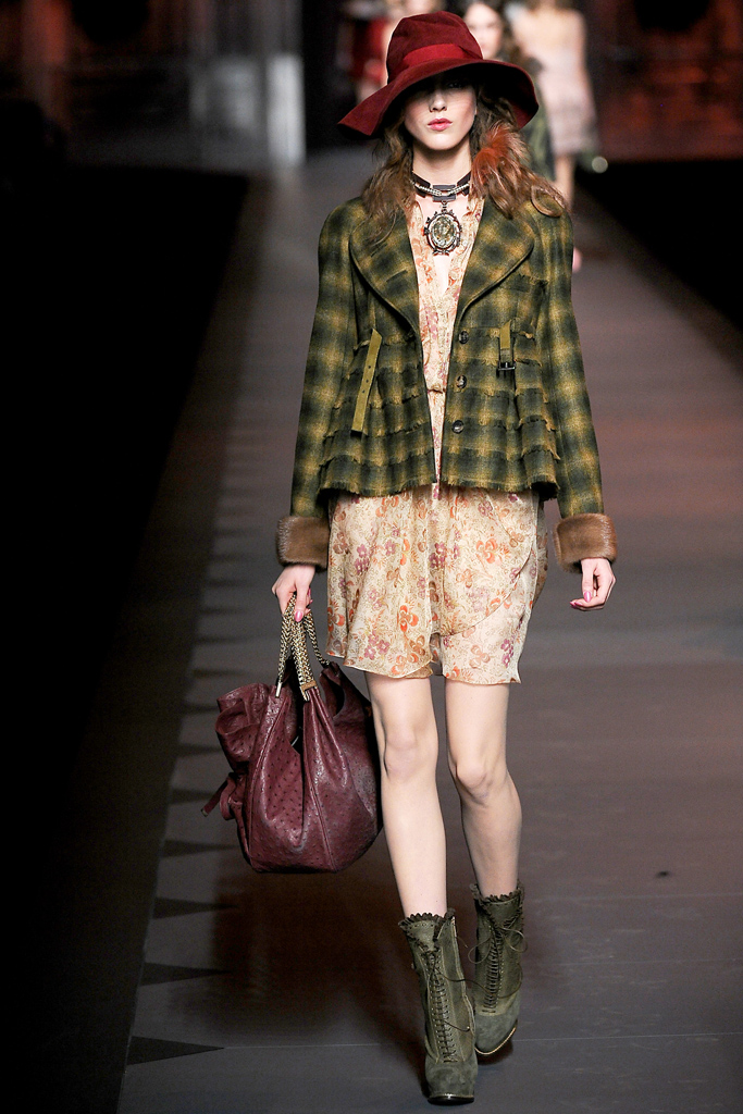 Christian Dior 2011ﶬ DƬ
