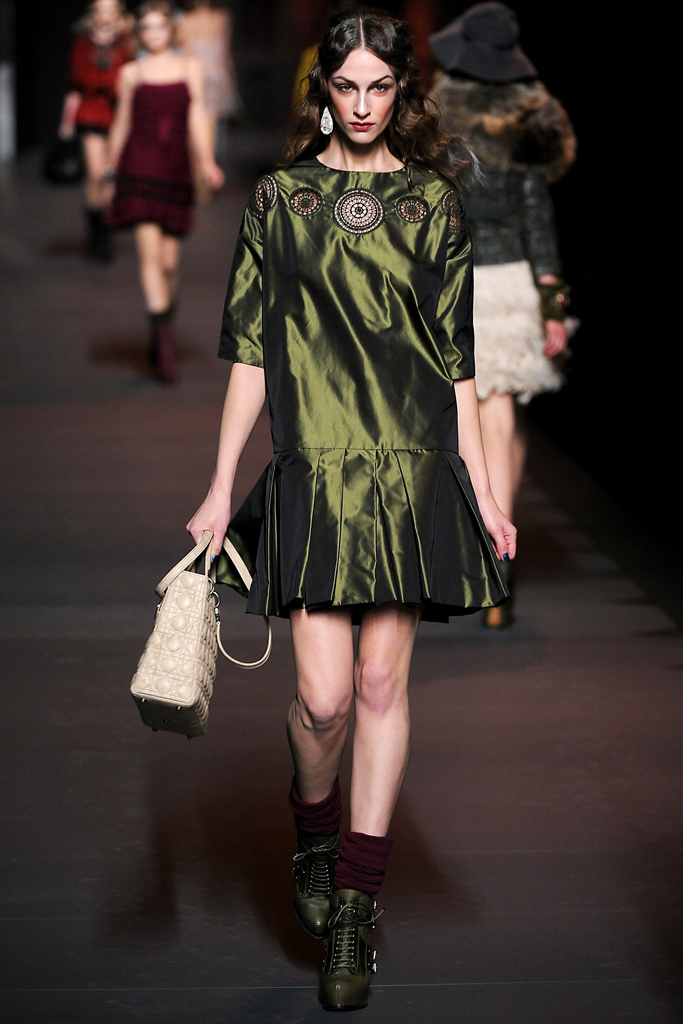Christian Dior 2011ﶬ DƬ