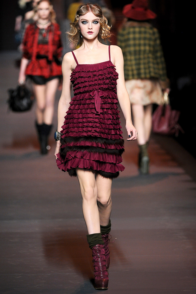 Christian Dior 2011ﶬ DƬ
