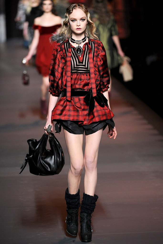 Christian Dior 2011ﶬ DƬ