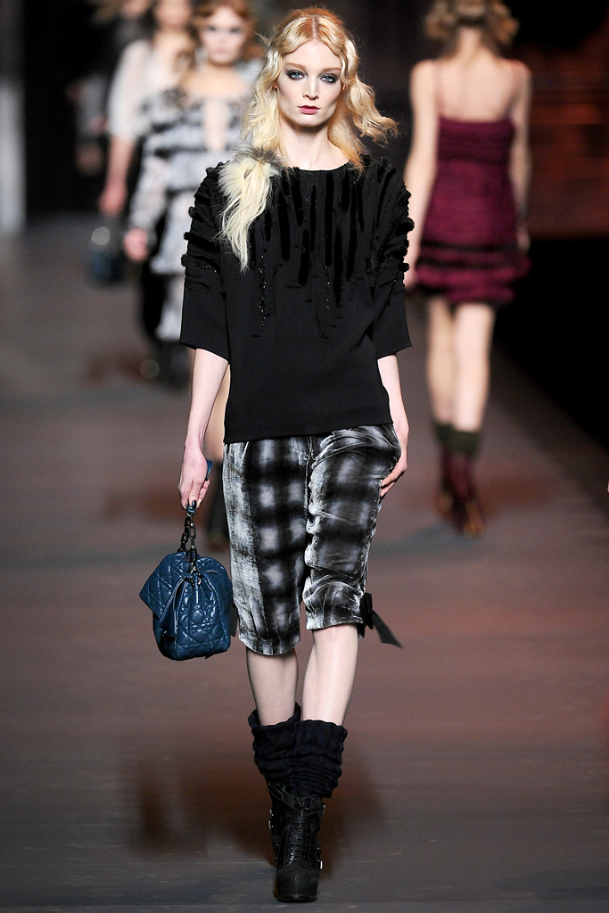 Christian Dior 2011ﶬ DƬ