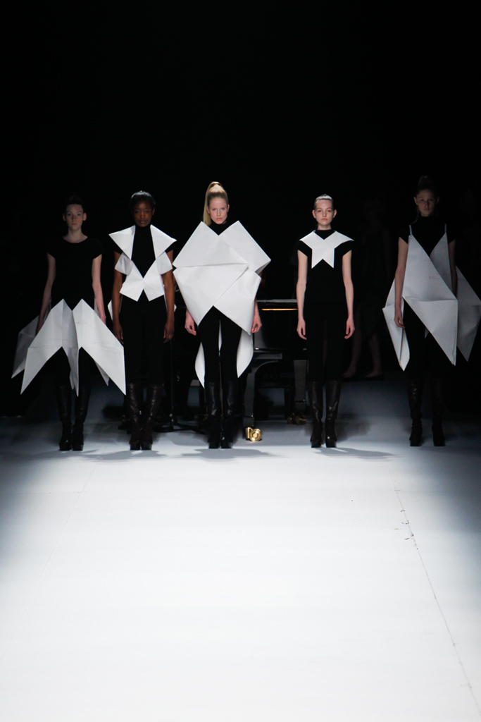 Issey Miyake 2011ﶬ DƬ